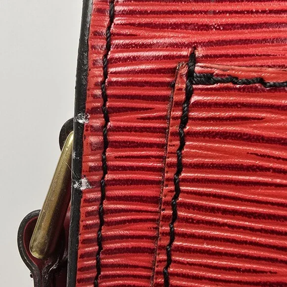 Louis Vuitton Vintage 1987 Red Epi Leather Saint Cloud Shoulder Bag - Picture 7 of 16